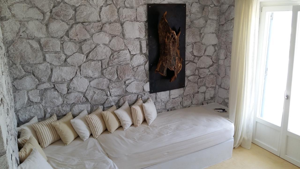 Milo Milo Suites Mandrakia エクステリア 写真